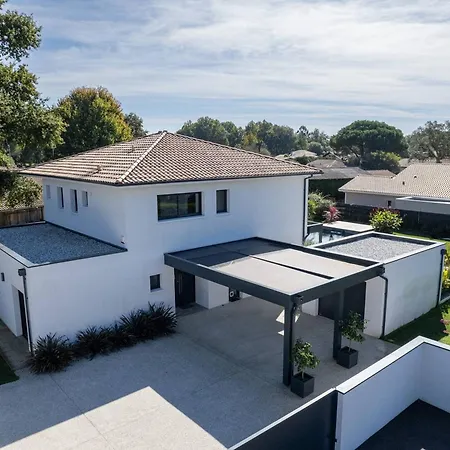 Sublime Avec Piscine Chauffee, Et Sauna A 10 Min De La Et Des Golfs - Fr-1-791-19 Villa *