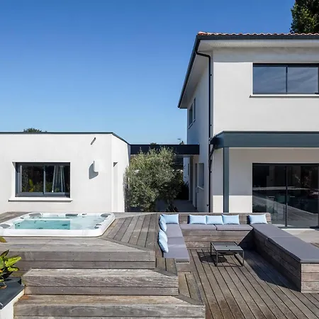 Sublime Avec Piscine Chauffee, Et Sauna A 10 Min De La Et Des Golfs - Fr-1-791-19 Villa *