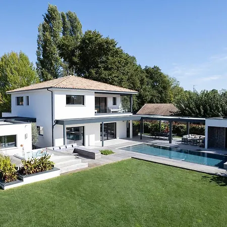 Sublime Avec Piscine Chauffee, Et Sauna A 10 Min De La Et Des Golfs - Fr-1-791-19 *
