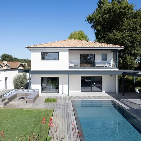 Villa Sublime Avec Piscine Chauffee, Et Sauna A 10 Min De La Et Des Golfs - Fr-1-791-19 *